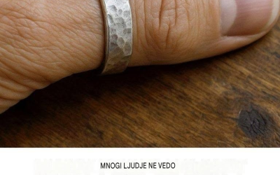 Kaj nošenje prstana na palcu v resnici pove o vas? Je močnejši, kot si mislite.