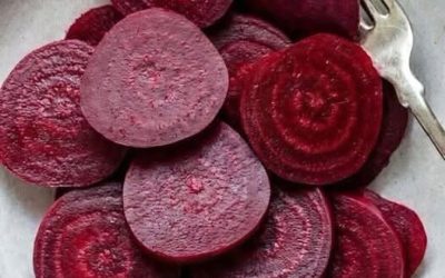 Strokovnjaki za prehrano pojasnjujejo zdravstvene koristi rednega uživanja pese